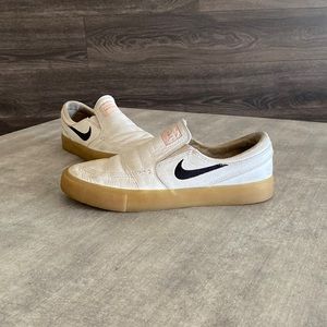 Nike slip on janoski